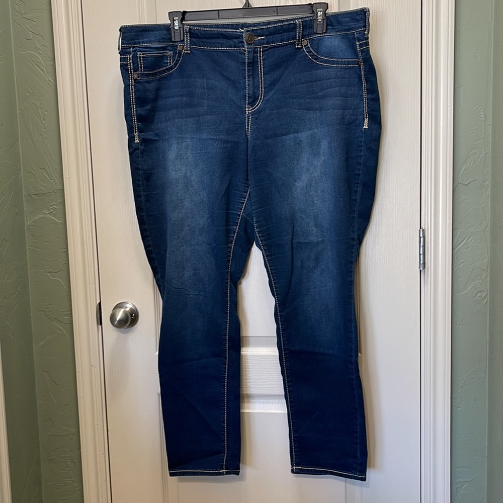 EUC Maurice’s Light Weight Denim Jeans sz 24W